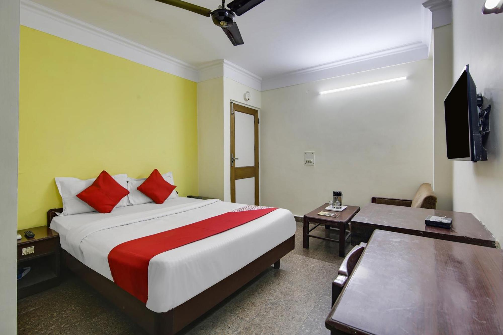 Hotel O Sunshine Palace Delhi Kültér fotó