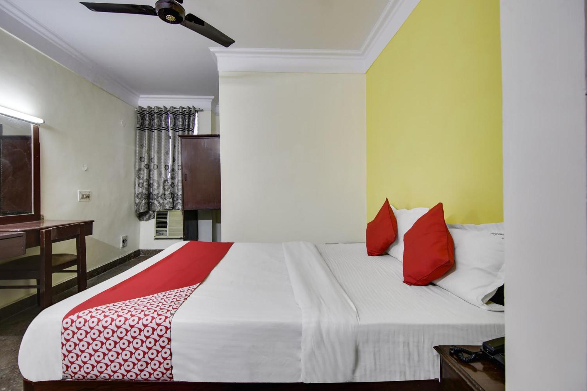 Hotel O Sunshine Palace Delhi Kültér fotó