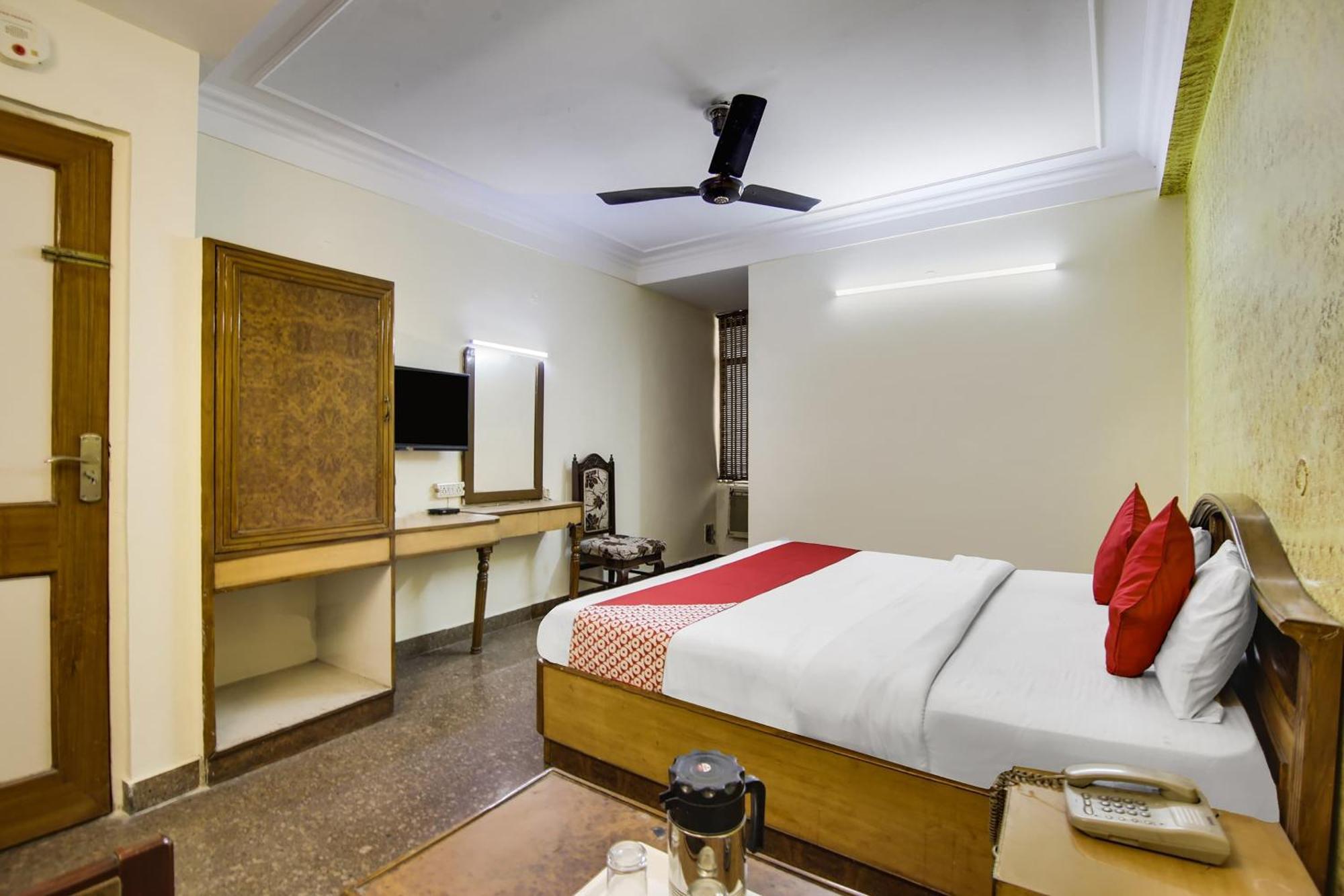 Hotel O Sunshine Palace Delhi Kültér fotó