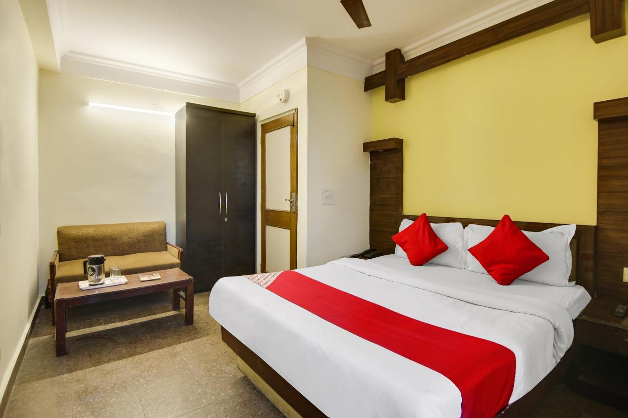 Hotel O Sunshine Palace Delhi Kültér fotó