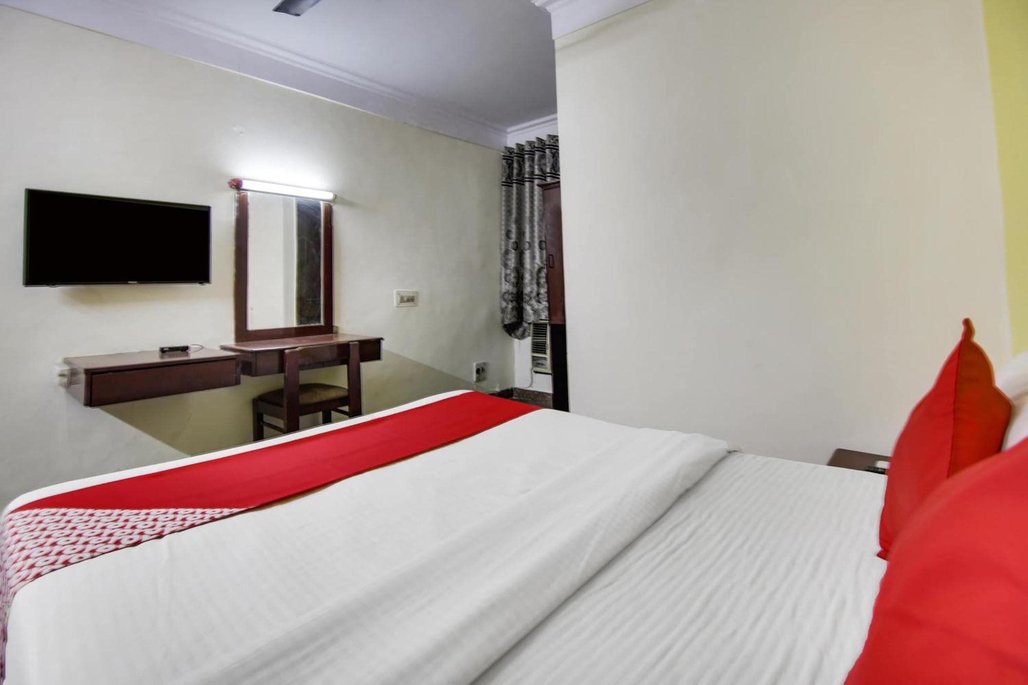 Hotel O Sunshine Palace Delhi Kültér fotó