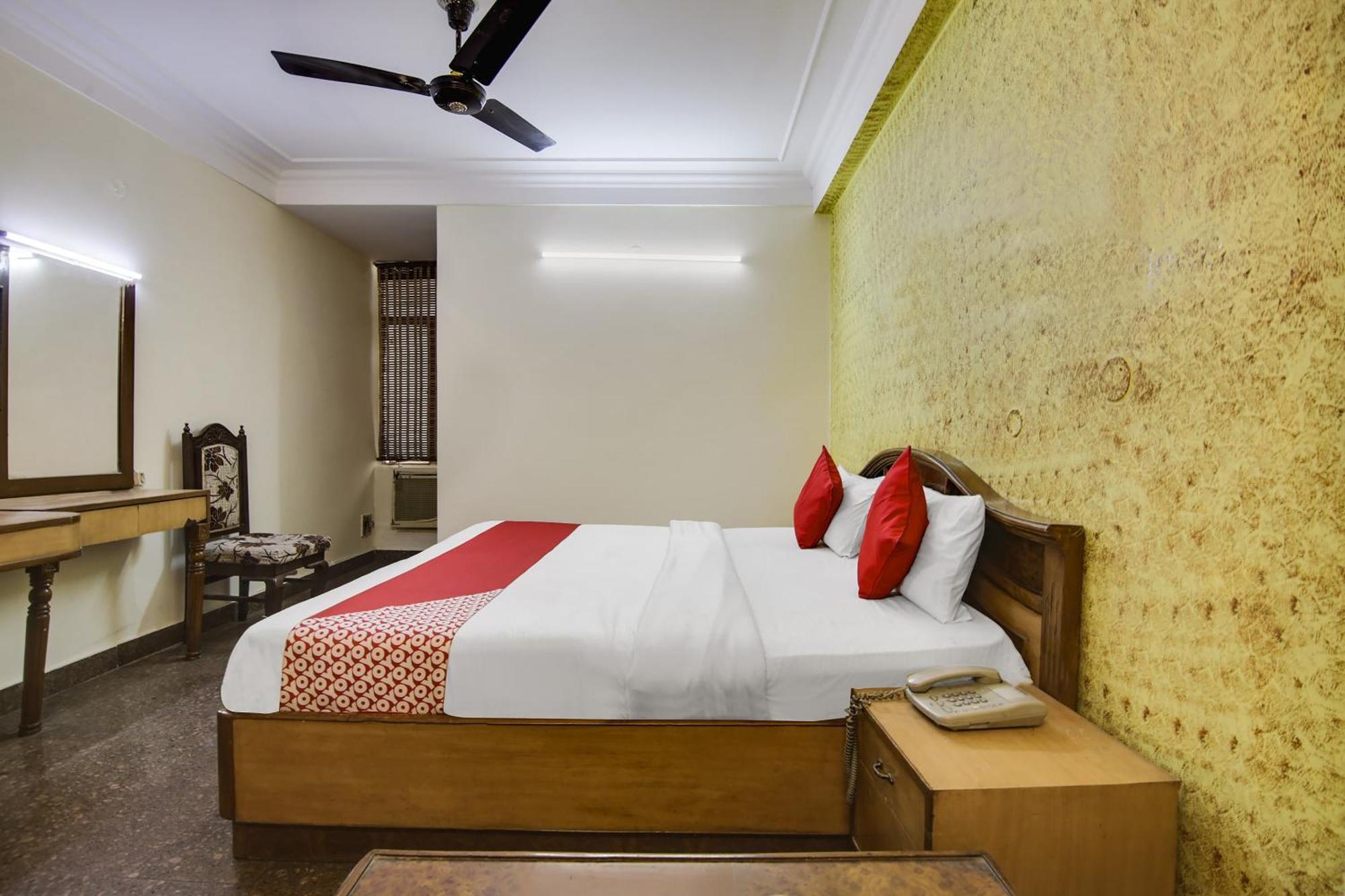 Hotel O Sunshine Palace Delhi Kültér fotó