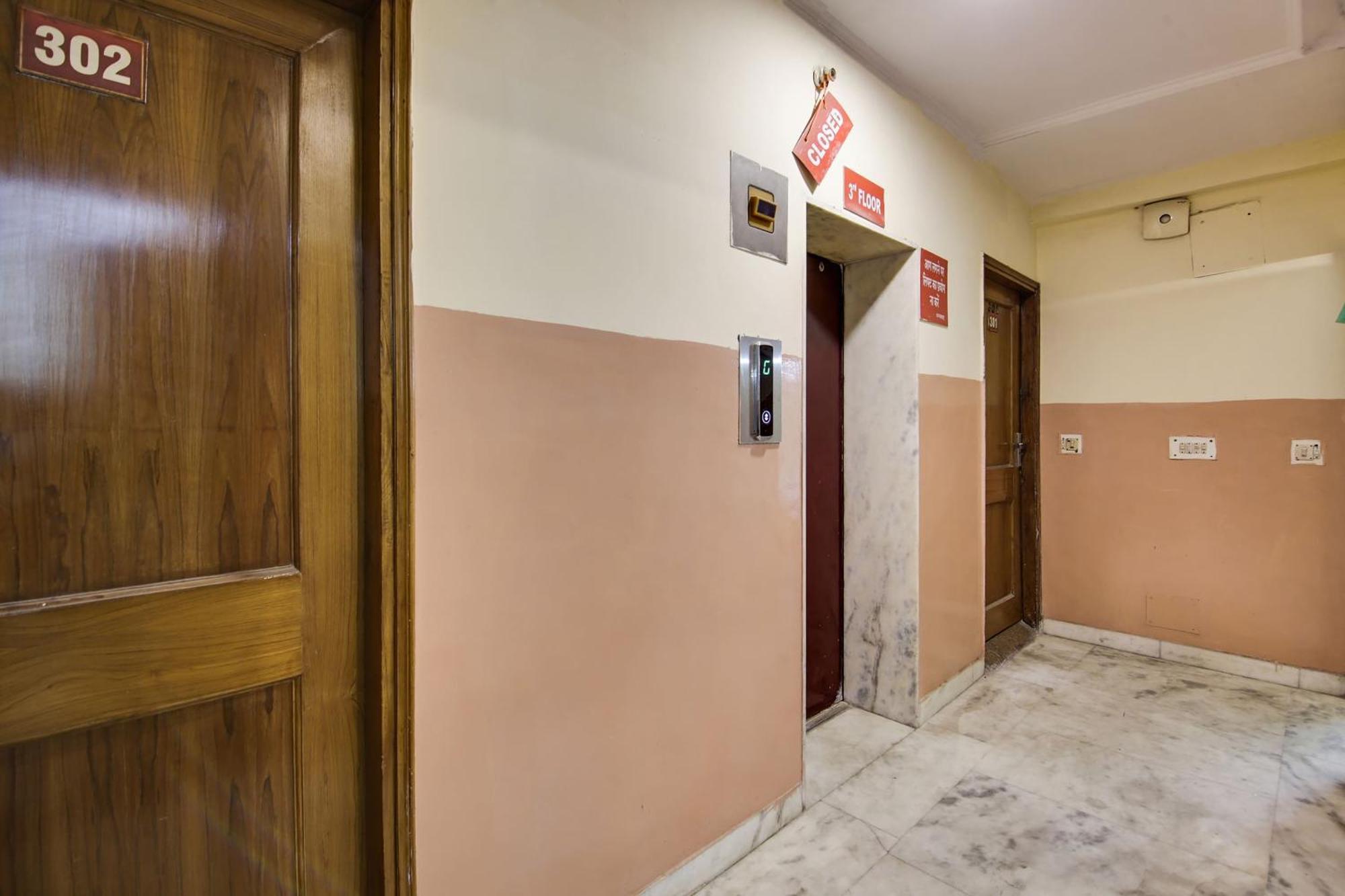 Hotel O Sunshine Palace Delhi Kültér fotó